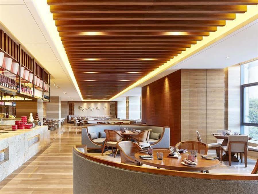 Sheraton Grand Zhengzhou Hotel Esterno foto